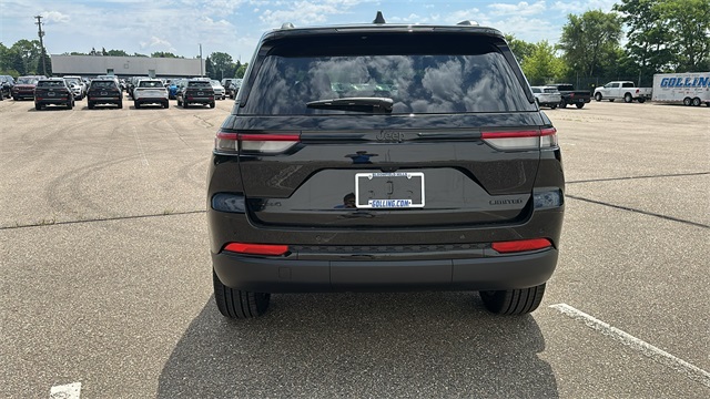new 2025 Jeep Grand Cherokee car, priced at $47,453