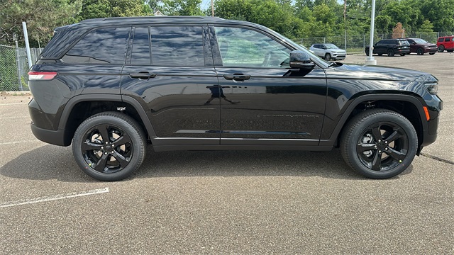 new 2025 Jeep Grand Cherokee car, priced at $47,453