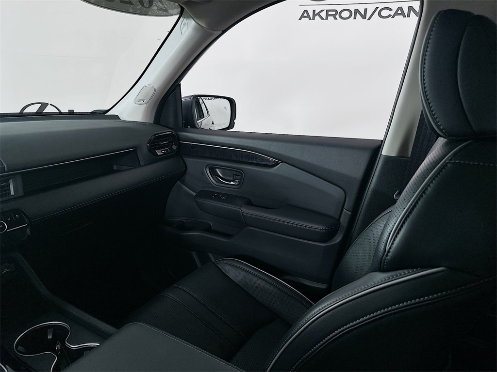 used 2023 Honda Pilot car, priced at $40,490