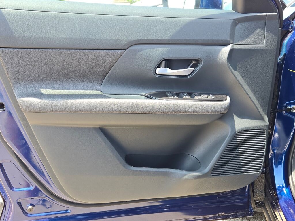 new 2025 Nissan Kicks car, priced at $27,180