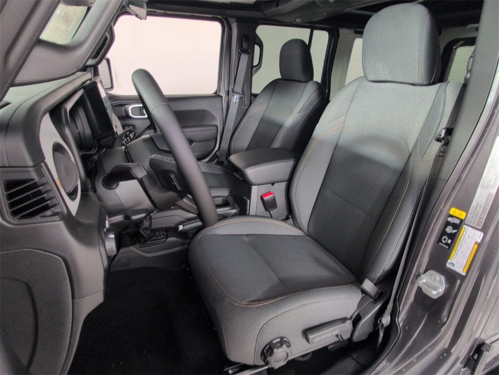 new 2025 Jeep Wrangler car, priced at $44,070