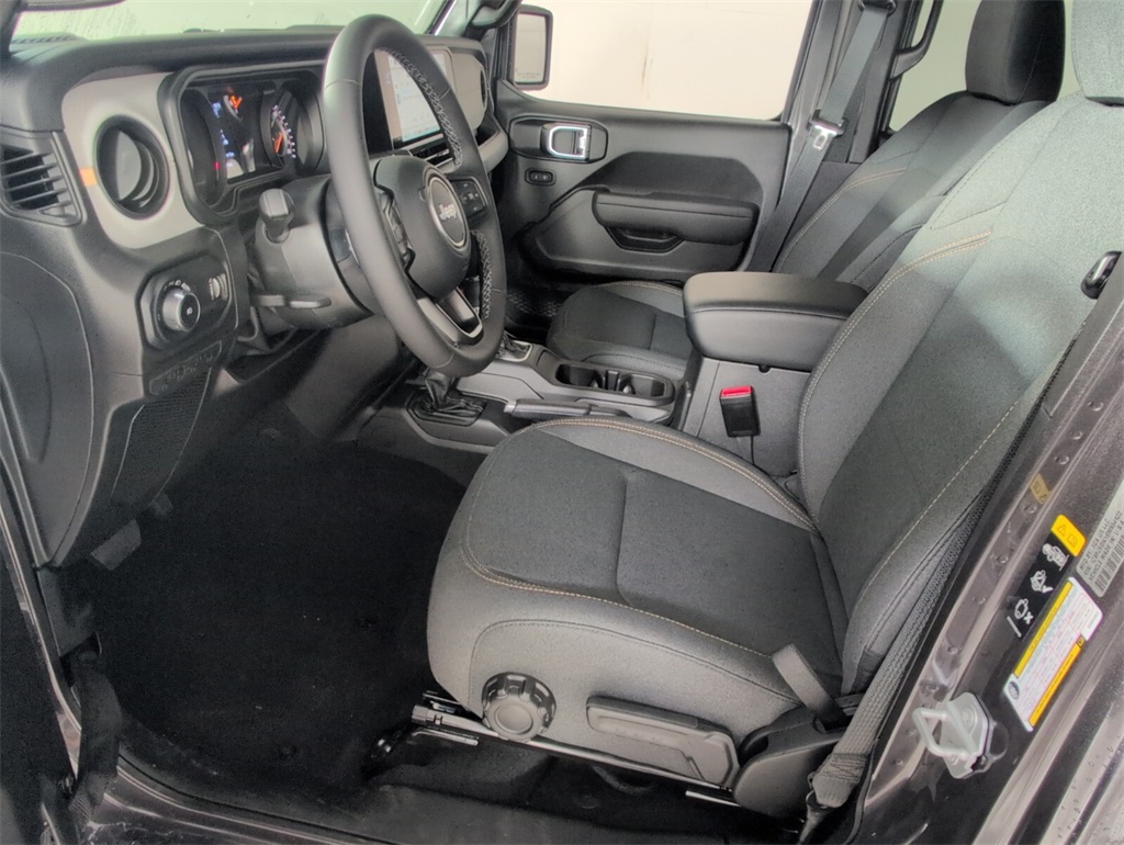 new 2025 Jeep Wrangler car, priced at $44,070