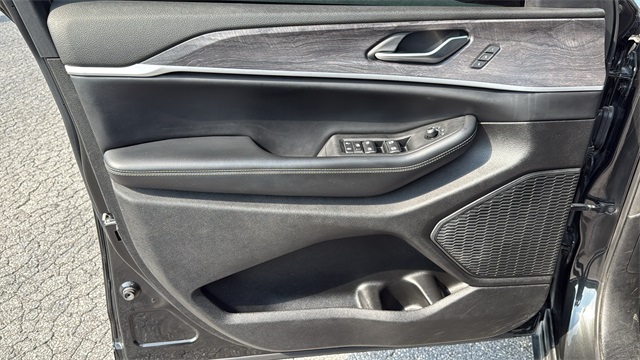 used 2023 Jeep Grand Cherokee L car, priced at $31,999