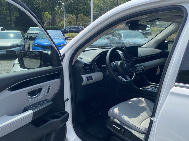 new 2025 Honda Pilot car, priced at $51,505