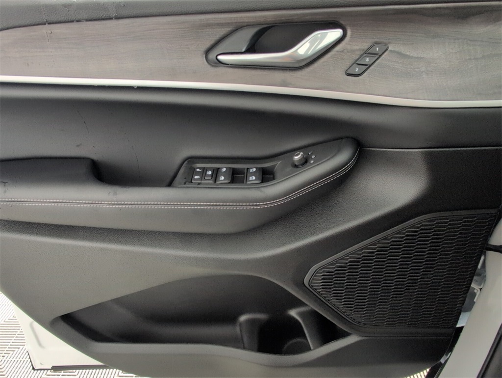 new 2025 Jeep Grand Cherokee car, priced at $40,890