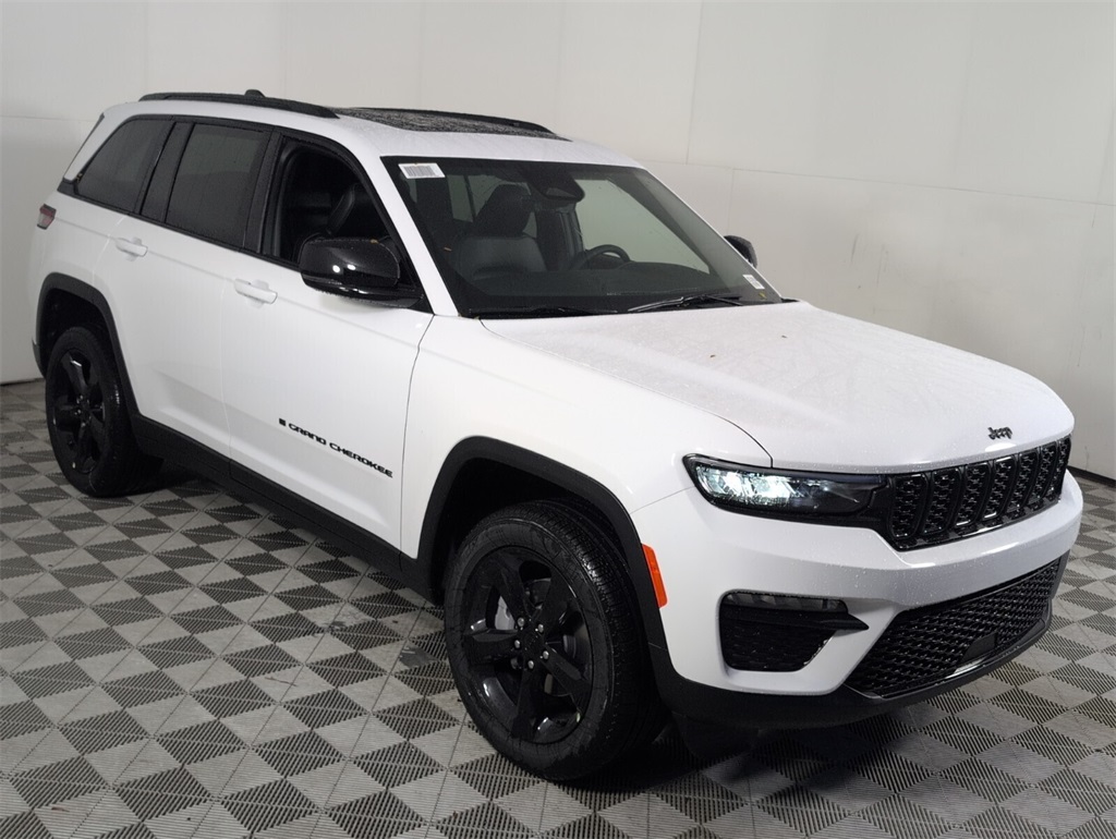 new 2025 Jeep Grand Cherokee car, priced at $40,890