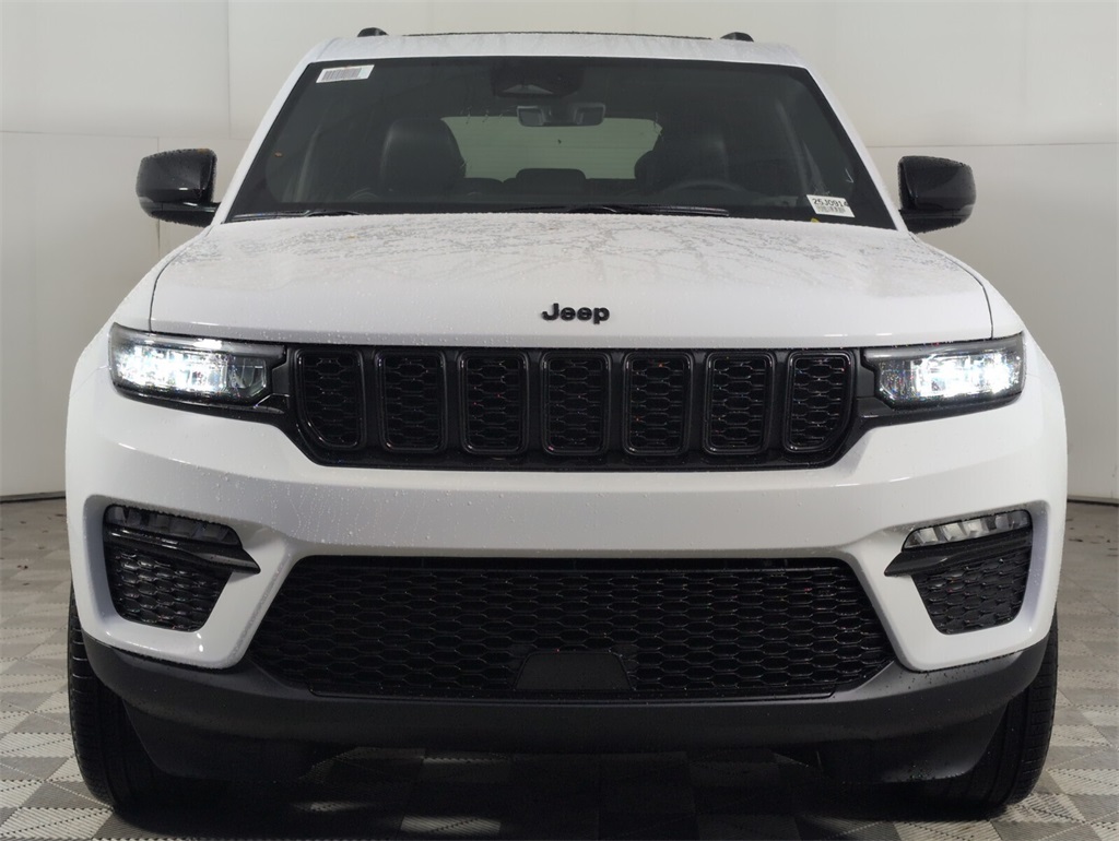 new 2025 Jeep Grand Cherokee car, priced at $40,890