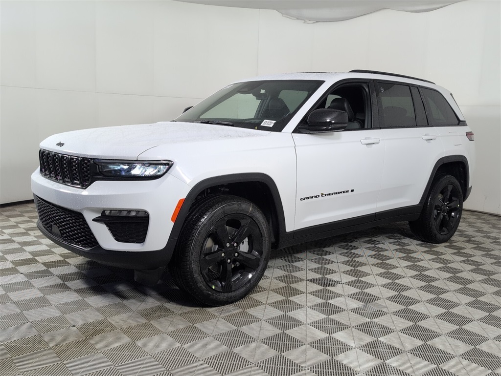 new 2025 Jeep Grand Cherokee car, priced at $40,890