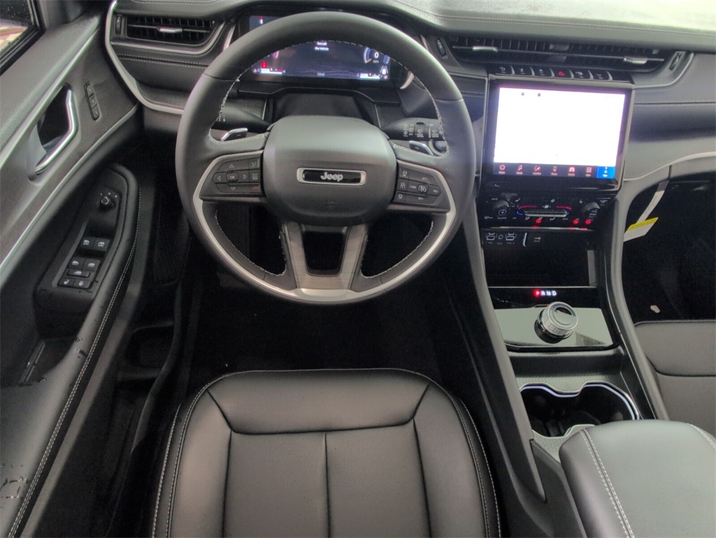 new 2025 Jeep Grand Cherokee car, priced at $40,890
