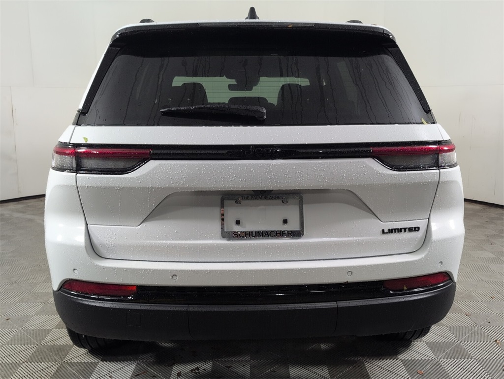new 2025 Jeep Grand Cherokee car, priced at $40,890