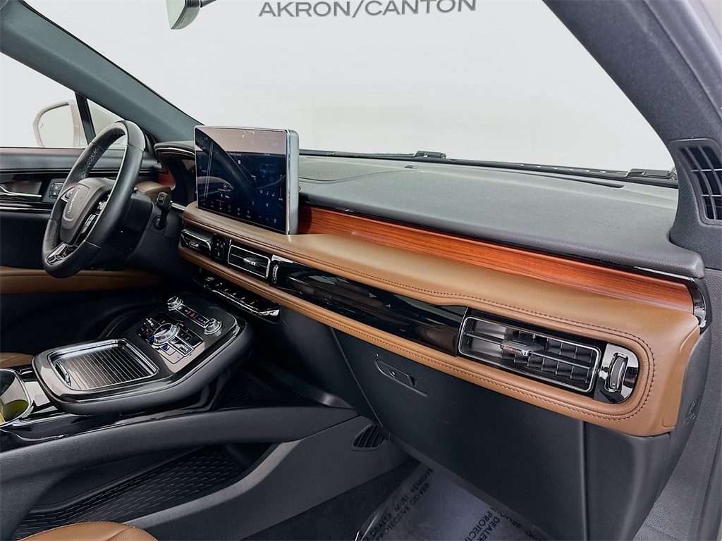used 2022 Lincoln Nautilus car, priced at $27,490