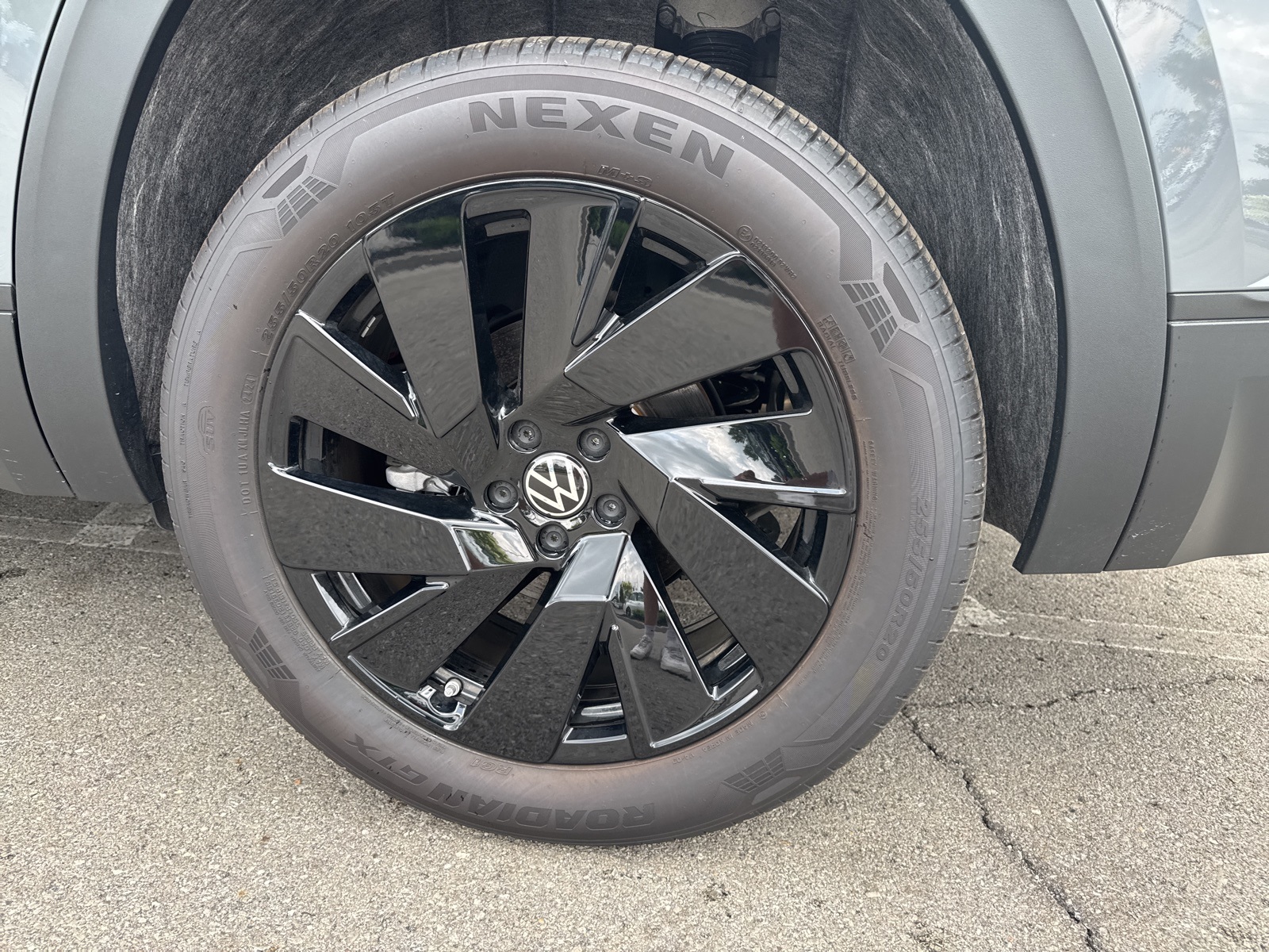 new 2025 Volkswagen Atlas car, priced at $40,884