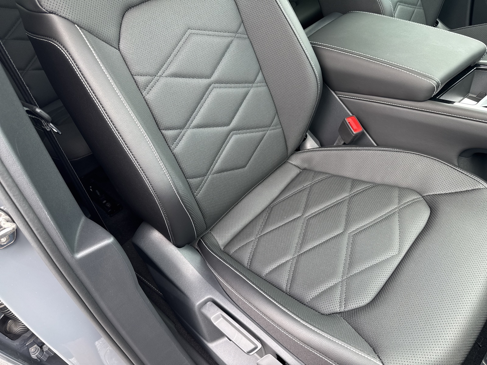 new 2025 Volkswagen Atlas car, priced at $40,884