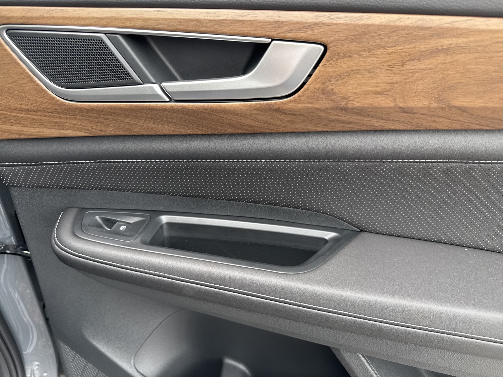 new 2025 Volkswagen Atlas car, priced at $40,884