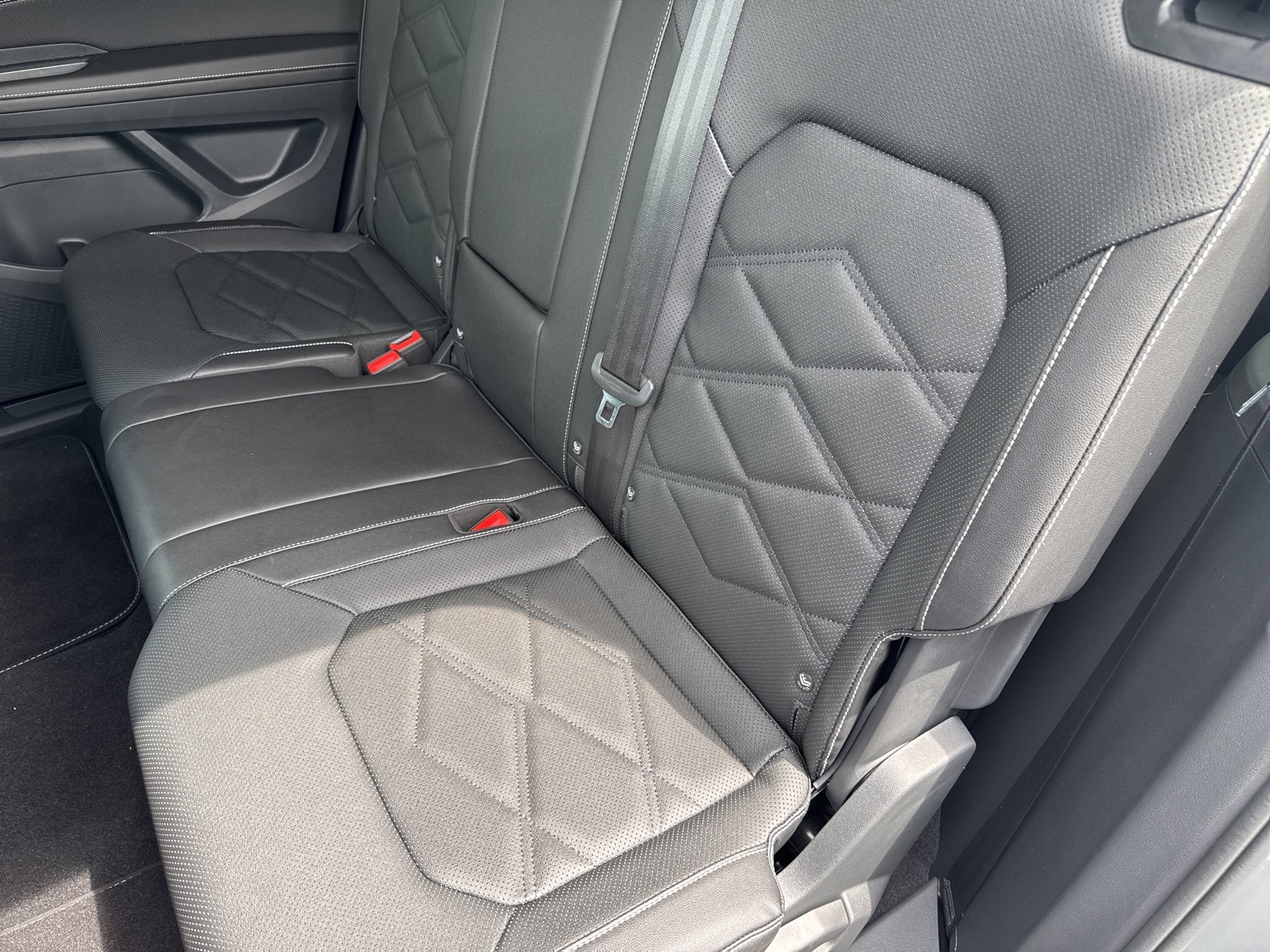 new 2025 Volkswagen Atlas car, priced at $40,884