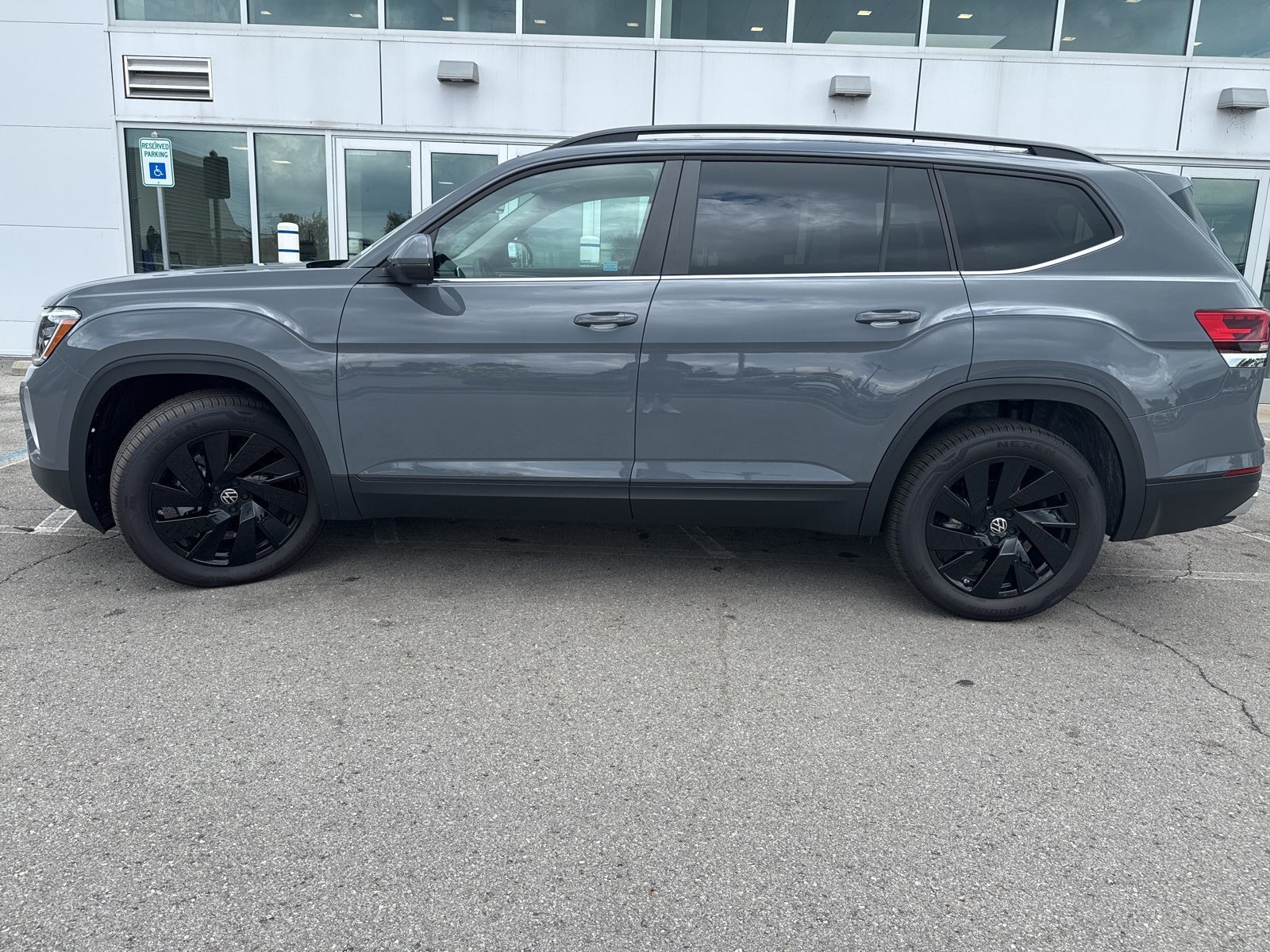 new 2025 Volkswagen Atlas car, priced at $40,884