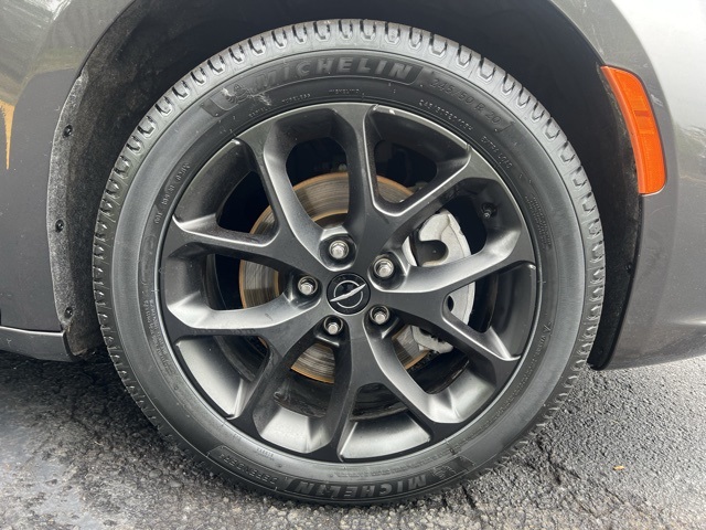 used 2022 Chrysler Pacifica car, priced at $31,000