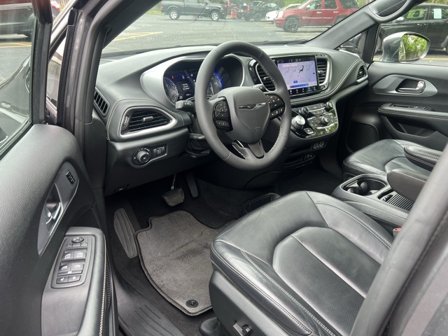 used 2022 Chrysler Pacifica car, priced at $31,000