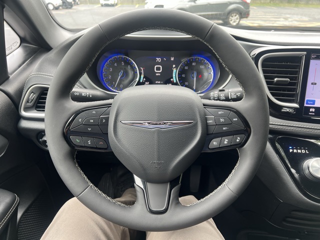 used 2022 Chrysler Pacifica car, priced at $31,000