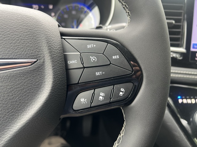 used 2022 Chrysler Pacifica car, priced at $31,000