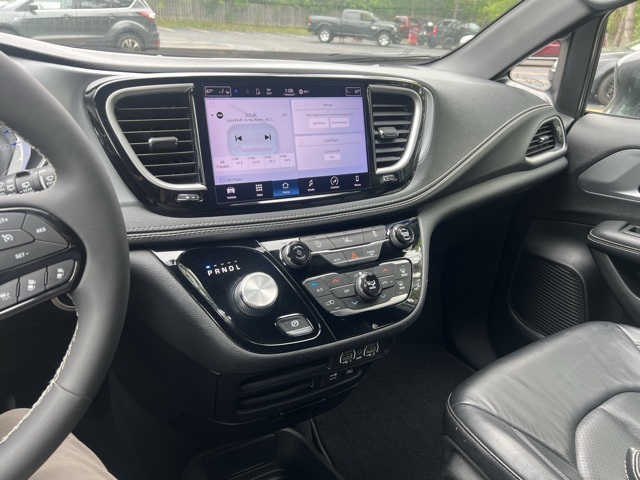 used 2022 Chrysler Pacifica car, priced at $31,000