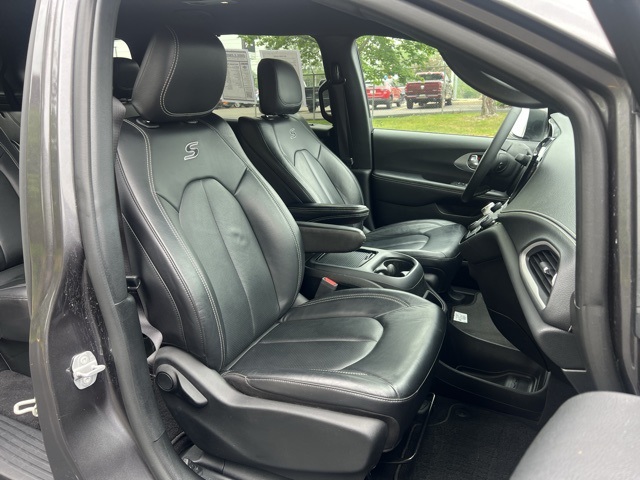 used 2022 Chrysler Pacifica car, priced at $31,000