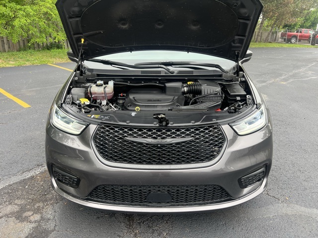 used 2022 Chrysler Pacifica car, priced at $31,000