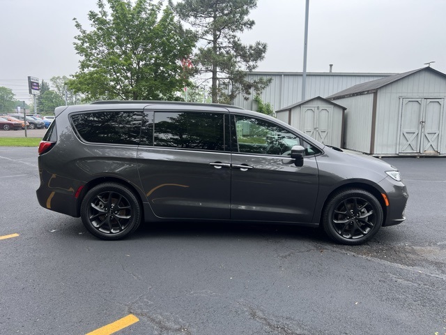 used 2022 Chrysler Pacifica car, priced at $31,000