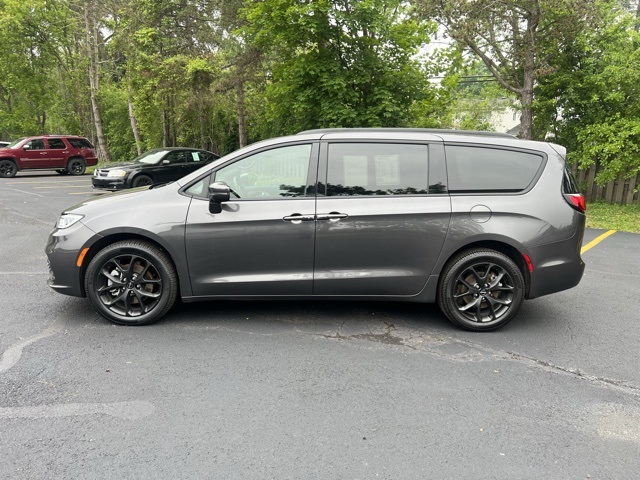 used 2022 Chrysler Pacifica car, priced at $31,000