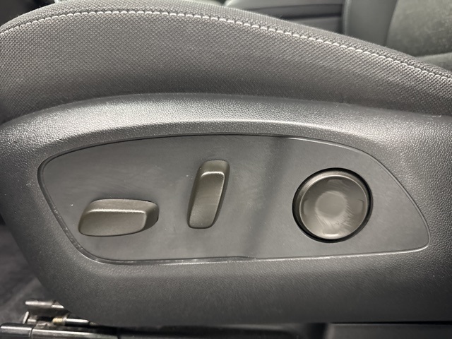 used 2024 Chevrolet Traverse car, priced at $35,988