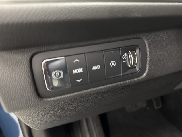 used 2024 Chevrolet Traverse car, priced at $35,988