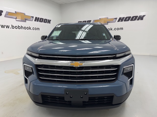 used 2024 Chevrolet Traverse car, priced at $35,988