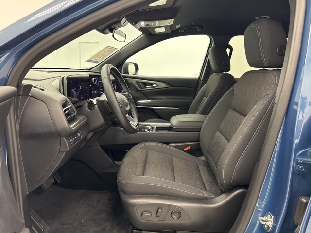 used 2024 Chevrolet Traverse car, priced at $35,988