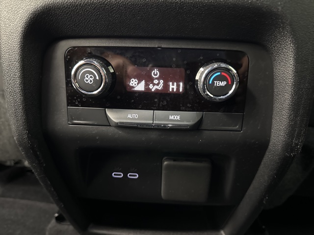 used 2024 Chevrolet Traverse car, priced at $35,988