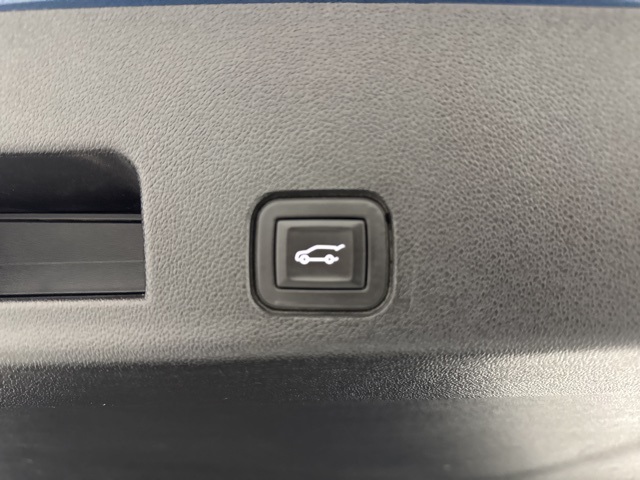 used 2024 Chevrolet Traverse car, priced at $35,988