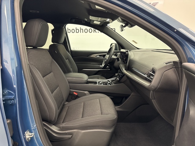 used 2024 Chevrolet Traverse car, priced at $35,988