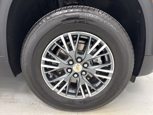 used 2024 Chevrolet Traverse car, priced at $35,988