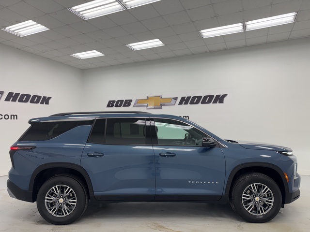 used 2024 Chevrolet Traverse car, priced at $35,988