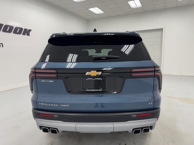 used 2024 Chevrolet Traverse car, priced at $35,988
