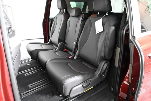 new 2026 Kia Carnival Hybrid car, priced at $45,585