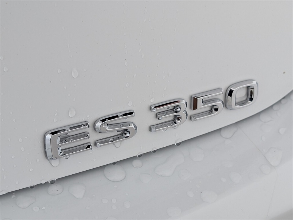used 2022 Lexus ES car, priced at $39,000