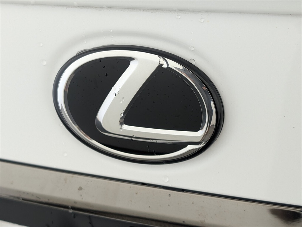 used 2022 Lexus ES car, priced at $39,000