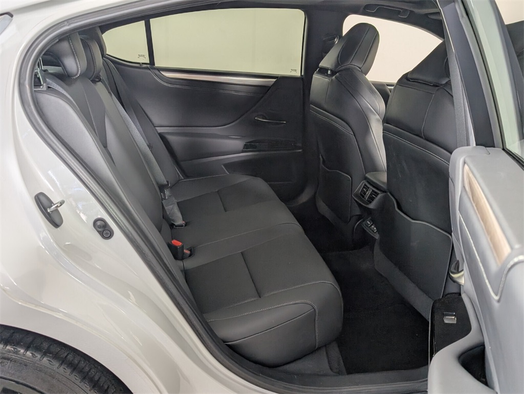 used 2022 Lexus ES car, priced at $39,000