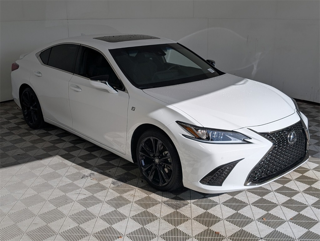 used 2022 Lexus ES car, priced at $39,000