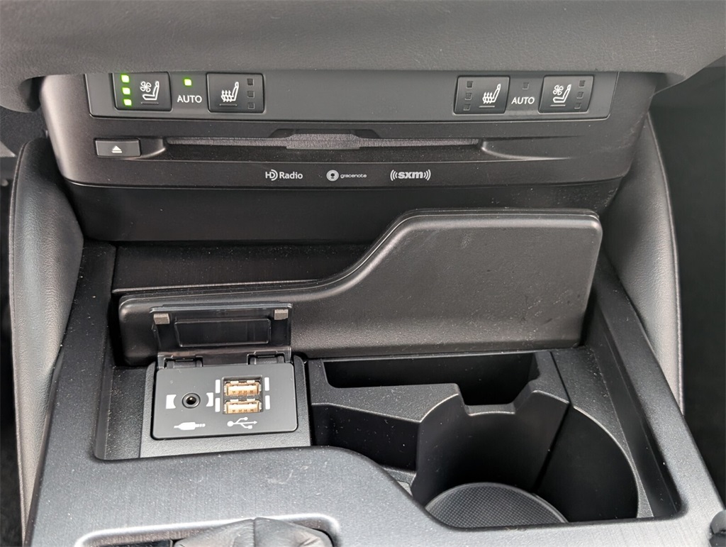 used 2022 Lexus ES car, priced at $39,000