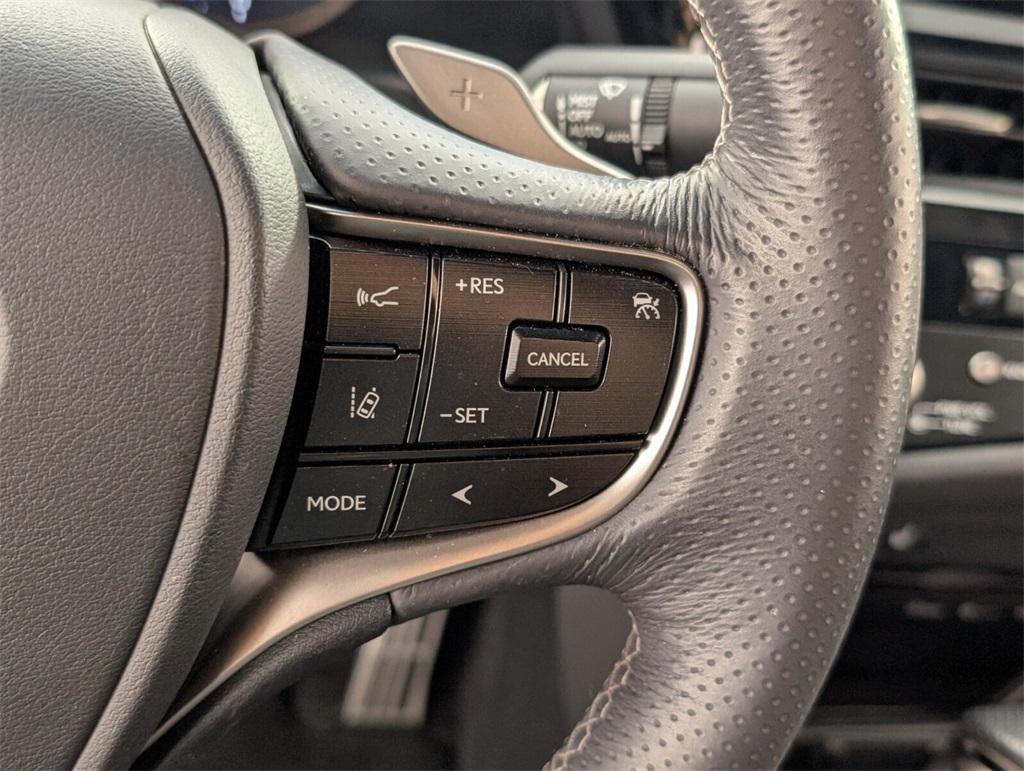 used 2022 Lexus ES car, priced at $39,000