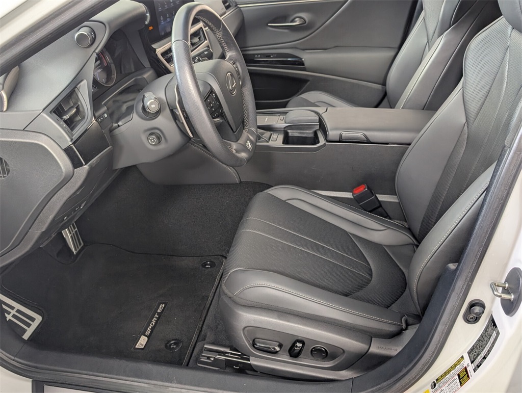 used 2022 Lexus ES car, priced at $39,000