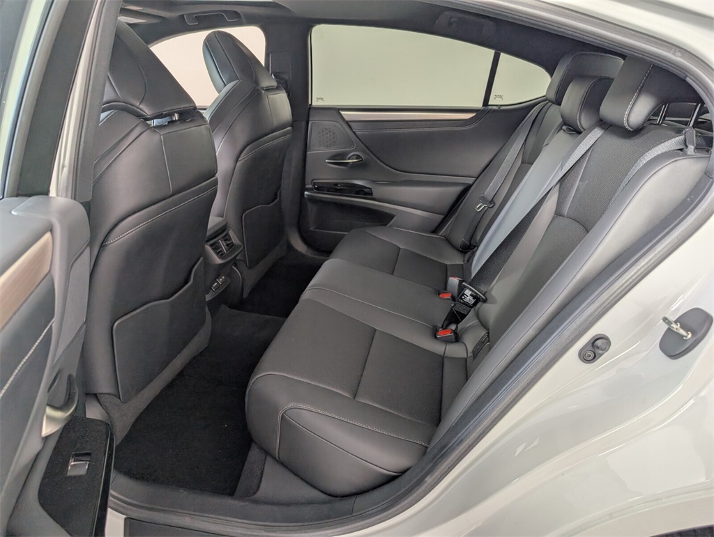 used 2022 Lexus ES car, priced at $39,000