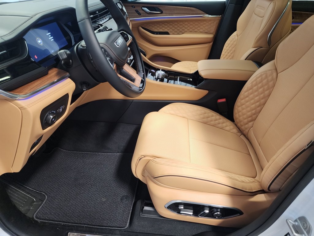 new 2025 Jeep Grand Cherokee car, priced at $68,100