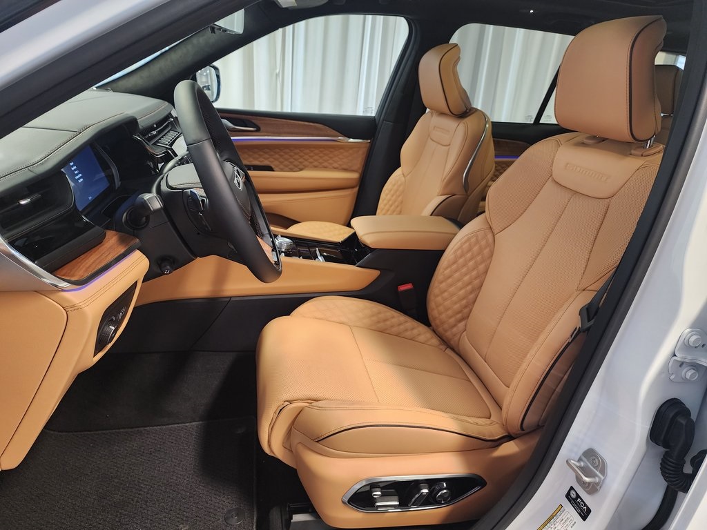 new 2025 Jeep Grand Cherokee car, priced at $68,100